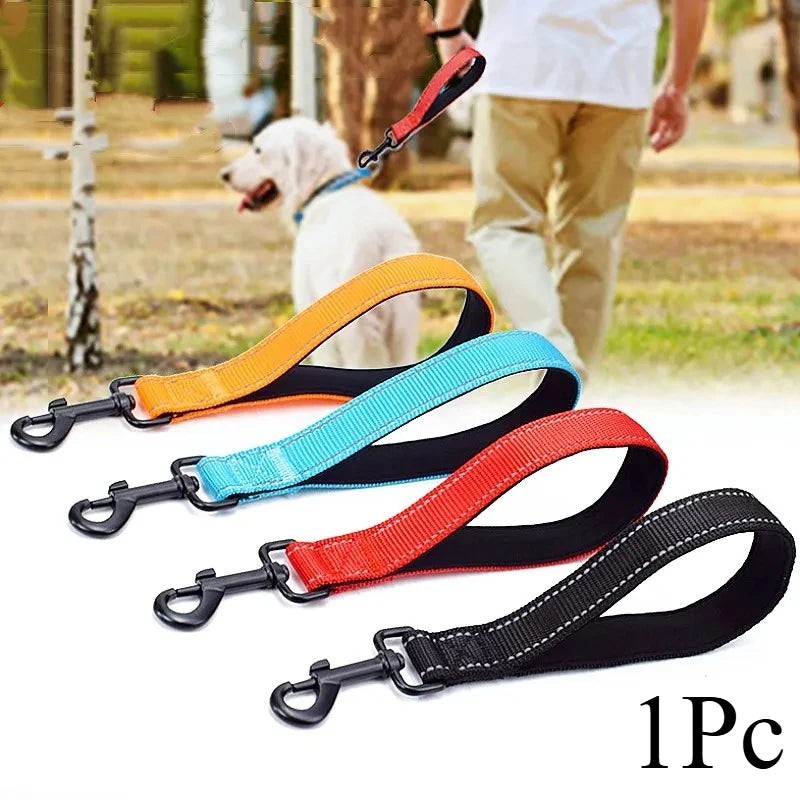 Short Reflective Dog Leash — 25cm